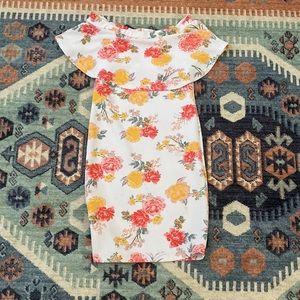 Selling a used non ripped and in great condition dress